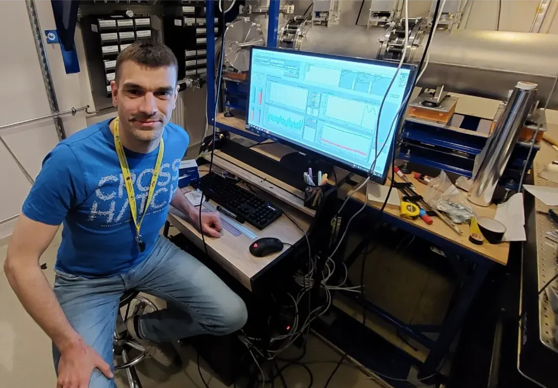 Piotr Wcisło in the spectroscopy laboratory