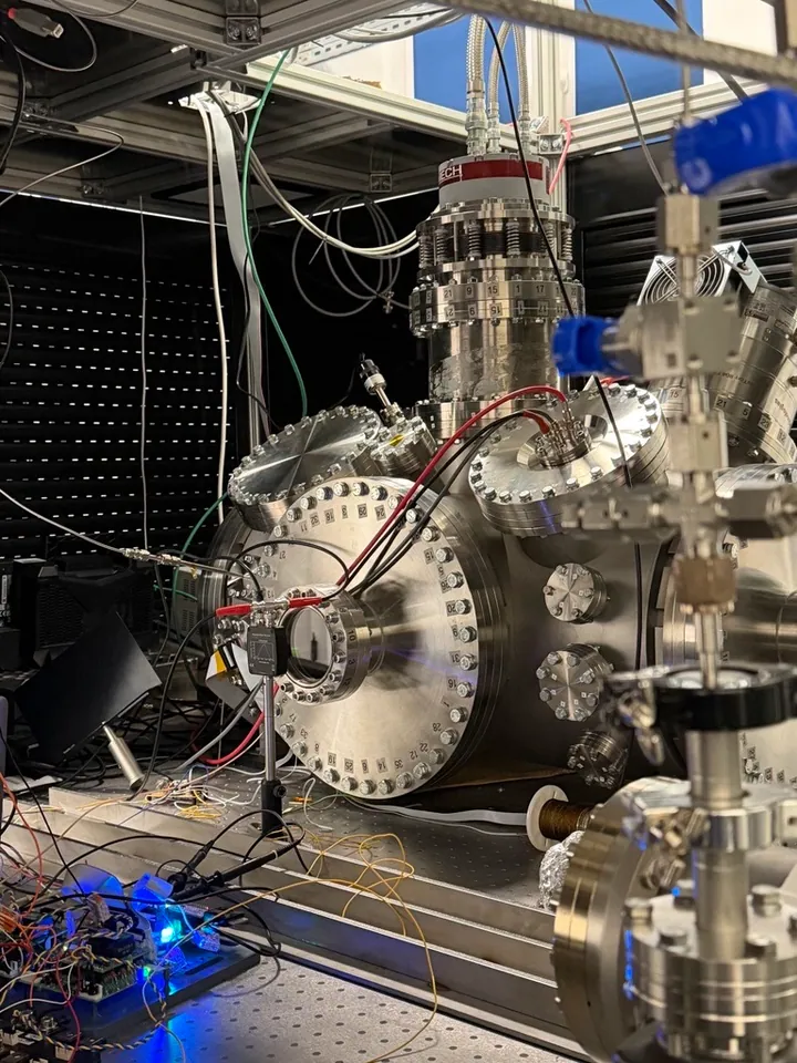 Vacuum chamber, cryocooler and laboratory control electronics
