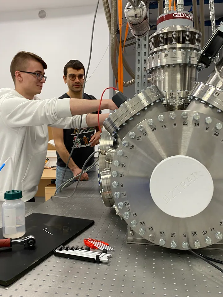 Preparing the cryogenic apparatus for measurements