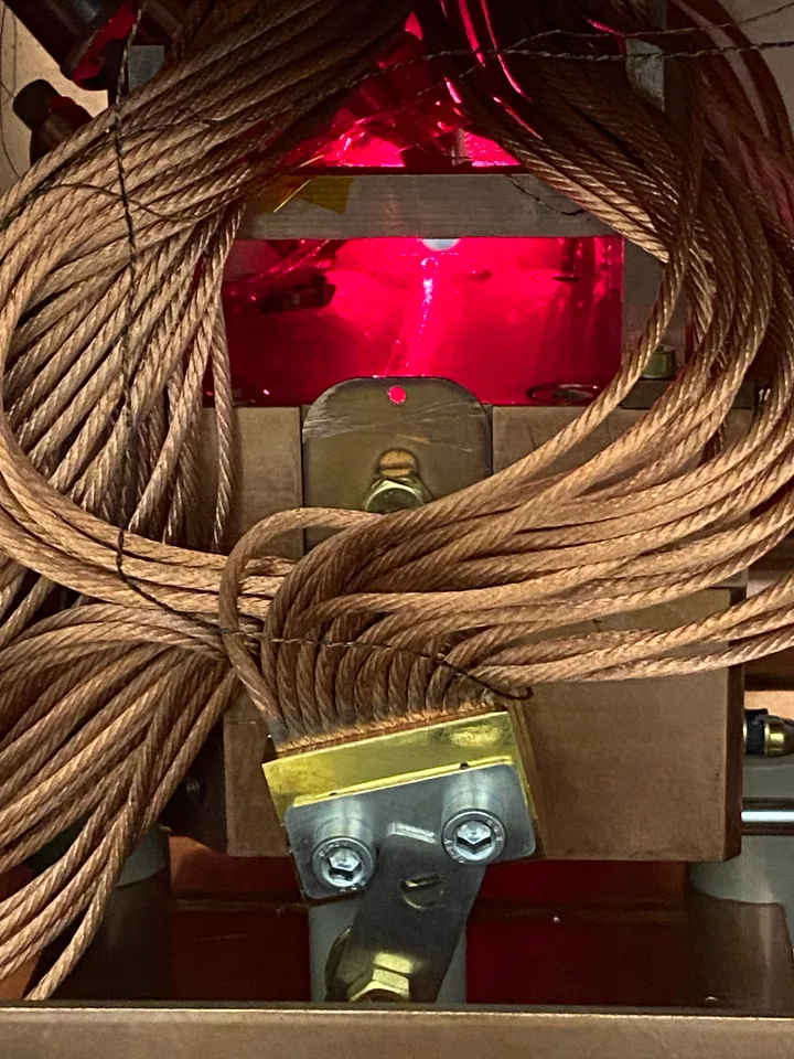 Flexible copper thermal straps surrounding the laser beam path