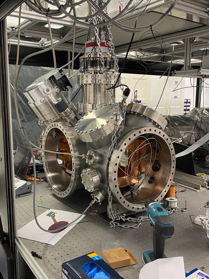 Installing the cryogenic vacuum chamber on the optical table